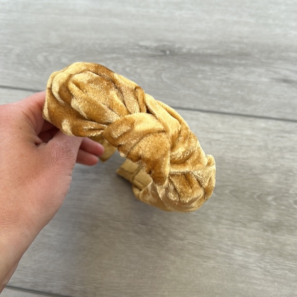New women’s Anthropologie Headband velvet - Picture 3 of 9